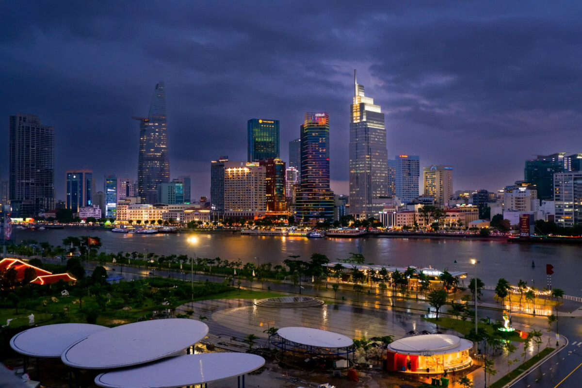 4-BEDROOM APARTMENT FOR SALE AT THE OPERA 180M2 DIRECT VIEW OF DISTRICT 1 RIVER, PRICE 73.5 BILLION VND BY OWNER