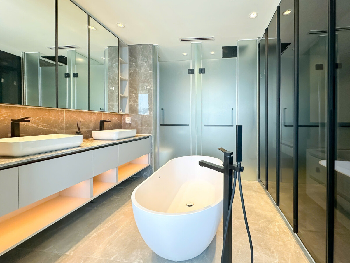 3-BEDROOM APARTMENT FOR SALE AT THE OPERA 140M2 DIRECT VIEW OF DISTRICT 1 RIVER, PRICE 68 BILLION VND BY OWNER